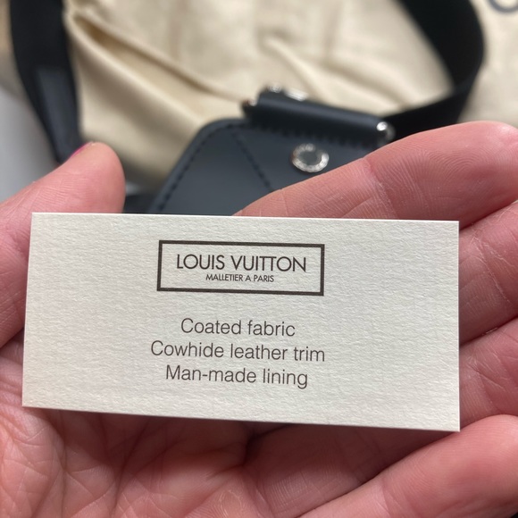 Louis Vuitton Avenue Sling Bag - Picture 8 of 15